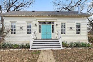 409 N Main St, Burnet, TX 78611
