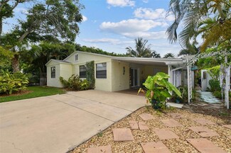 16103 2nd St E, Redington Beach, FL 33708