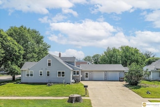 42 6th St, Woodbine, IA 51579