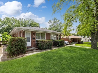 6806 & 6808 Roseland Dr, Urbandale, IA 50322