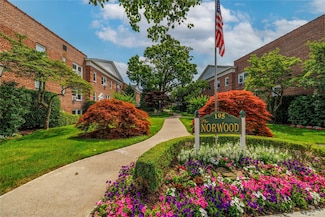 195 N Village Ave Unit 2D, Rockville Centre, NY 11570