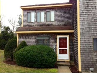 71 Round House Rd, Buzzards Bay, MA 02532