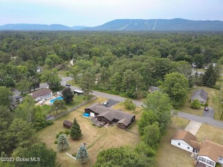 4 Lupine Ln, Queensbury, NY 12804