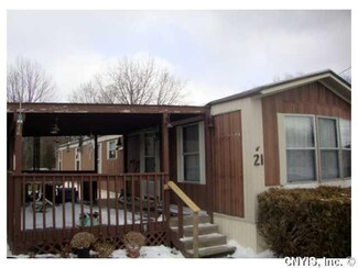 21 Hillside Ln, Weedsport, NY 13166