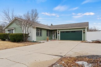 265 N Lyle Ave, Elgin, IL 60123