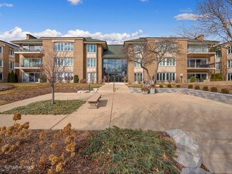 1 Oak Brook Club Dr Unit A102, Oak Brook, IL 60523