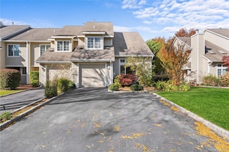 21 Doral Ln, Bay Shore, NY 11706