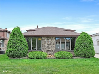 5843 W 75th Place, Burbank, IL 60459