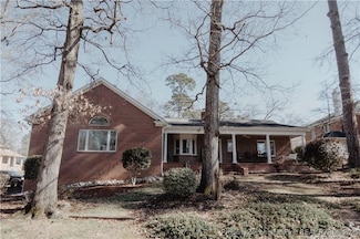 606 Riverside Dr, Lumberton, NC 28358
