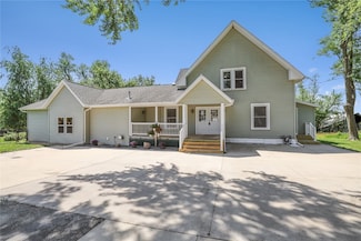 5705 Beverly Rd SW, Cedar Rapids, IA 52404