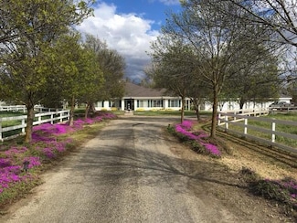 1448 S Westwood Rd, Porterville, CA 93257