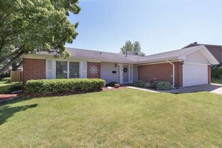 1025 Mayfield Ln, Hoffman Estates, IL 60169