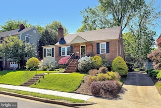 5712 18th Rd N, Arlington, VA 22205