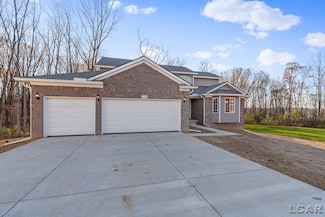 798 War Bonnet Dr, Tecumseh, MI 49286