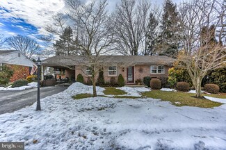 810 Crescent Dr, Shippensburg, PA 17257