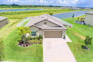 956 Bent Creek Dr, Fort Pierce, FL 34947