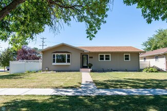 1625 17th St S, Fargo, ND 58103