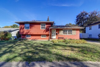 1302 E 18th St, Sterling, IL 61081