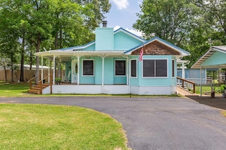 377 Johnnie St, Zavalla, TX 75980