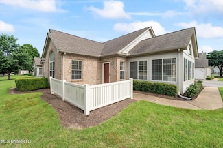 8897 Parkview Oaks Cir, Olive Branch, MS 38654
