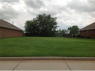 1216 River Birch Dr, Yukon, OK 73099