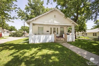 1312 6th St, Clay Center, KS 67432