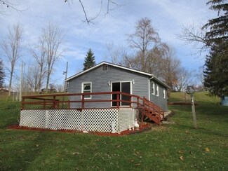 605 N Lakeshore Dr, Albion, IN 46701