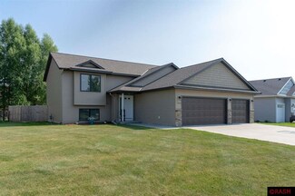 504 Thomas Dr, Eagle Lake, MN 56024