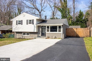 18907 Barnette Cir, Triangle, VA 22172