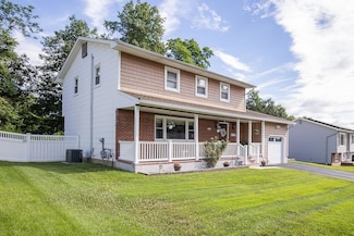 22 Rowan Dr, Garnerville, NY 10923