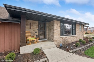 729 S Fairfield Ave, Elmhurst, IL 60126