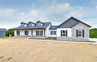 4 Ashley Ln, Hawk Point, MO 63349