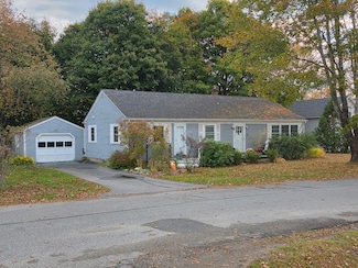 10 Mosman St, Searsport, ME 04974