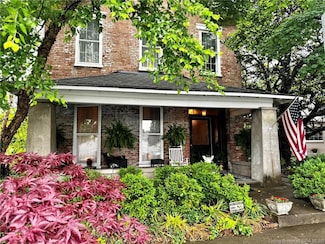 218 Locust St, Jeffersonville, IN 47130