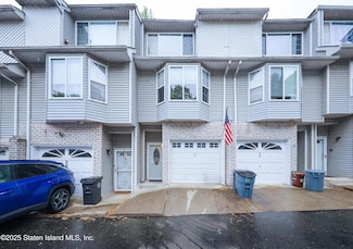 24 Regina Ln, Staten Island, NY 10312