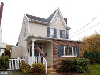 241 S 2nd St, Frackville, PA 17931