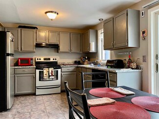 46 Valley Way W, Manchester, NH 03102