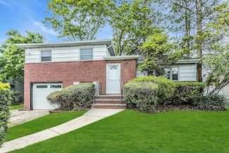 444 1st Ave, Massapequa Park, NY 11762