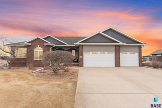 110 Linden Dr, Madison, SD 57042