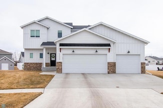 5323 8th St W, West Fargo, ND 58078