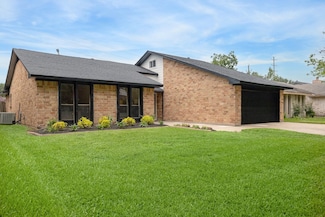 2734 Mesquite Dr, Sugar Land, TX 77479