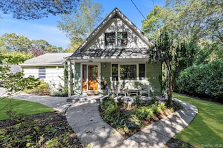 9 Birchwood Dr, Huntington Station, NY 11746