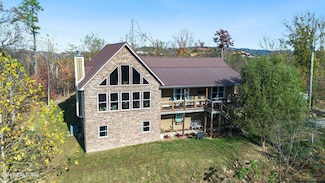 835 Perry Dr, Gatlinburg, TN 37738