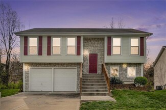8115 NW 77th Ct, Kansas City, MO 64152