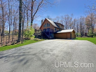 7730 Tipperary Rd, Gladstone, MI 49837