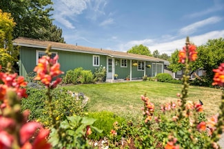 42 NE Hillcrest St, Madras, OR 97741