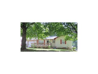 3607 N Spring St, Independence, MO 64050