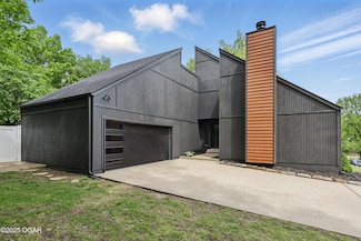 1214 Bramar Dr, Joplin, MO 64801