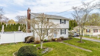 15 Blossom St, Fairhaven, MA 02719
