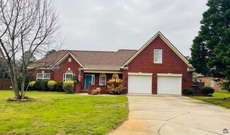 561 Rowland Cir, Byron, GA 31008